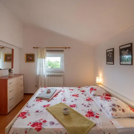 Apartment Sabrina Bis Zu 8 Personen By Interhome *