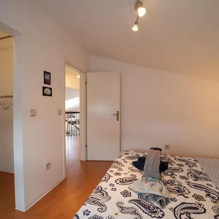 Apartment Sabrina Bis Zu 8 Personen By Interhome *