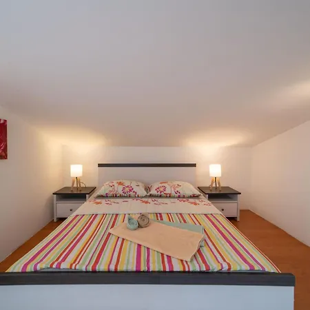 Apartment Sabrina Bis Zu 8 Personen By Interhome Porec