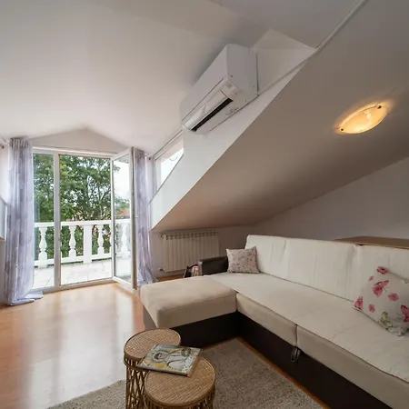 Sabrina Bis Zu 8 Personen By Interhome Porec