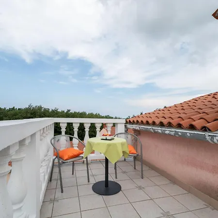 Sabrina Bis Zu 8 Personen By Interhome Apartman Poreč