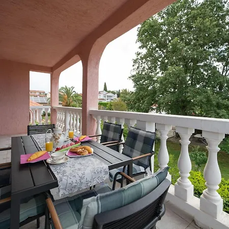 Sabrina Bis Zu 8 Personen By Interhome Porec